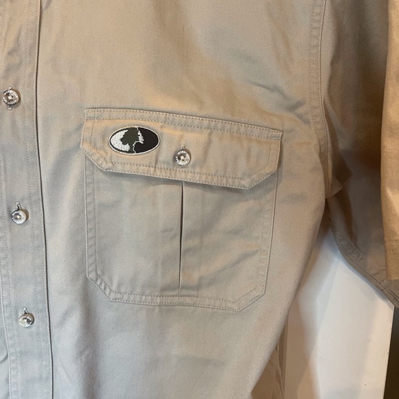 Mossy Oak khaki with camouflage patch short sleeve, button down, collared shirt. - Picture 3 of 7